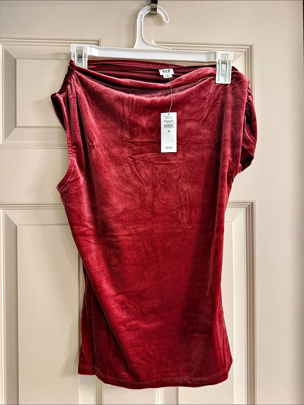 Gap Velvet-Look Short Sleeve Top in Red Size Small NWT